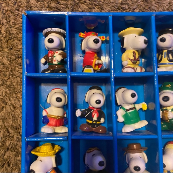 SNOOPY PEANUTS Collectable Box Figure Doll (28 bodies) wz/Box Vintage Rare - Picture 11 of 15